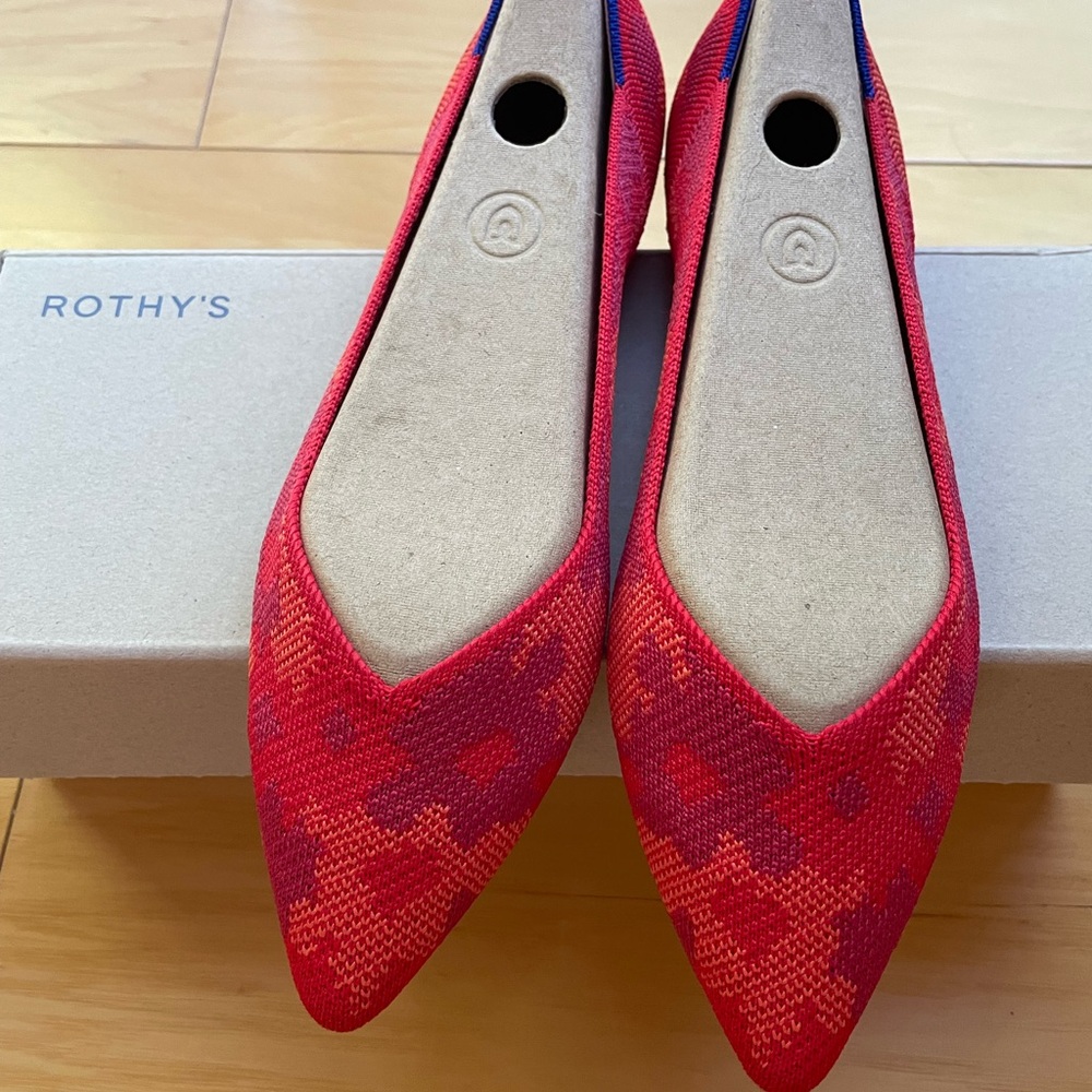 Rothy's Red Knit Pointed-Toe Flats with Pattern. The Point Red Botannicamo.